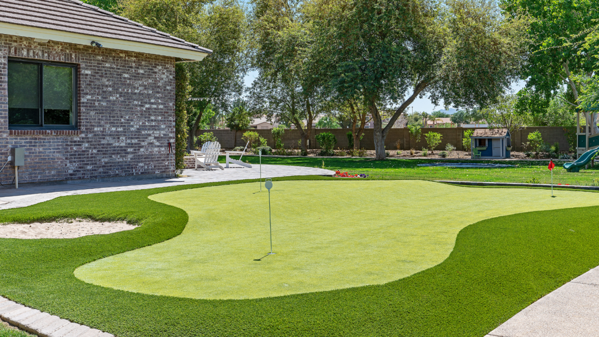 backyard putting green installer