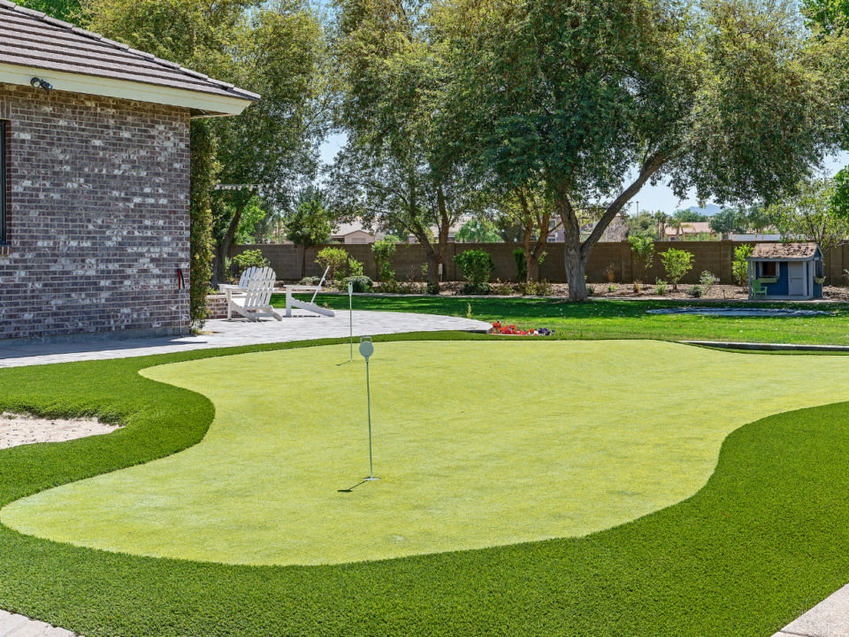 backyard putting green installer